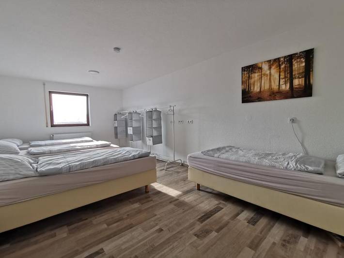 Ferienwohnung für 22 Personen, mit Balkon und Terrasse sowie Garten und Ausblick in Baunatal - 3