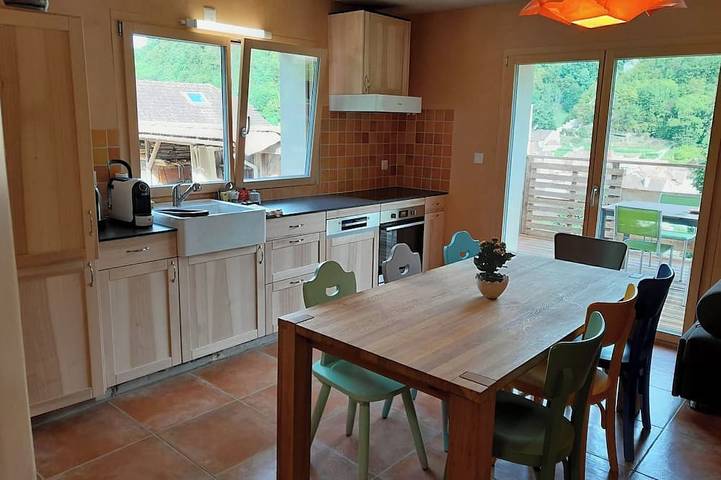 Gîte pour 7 personnes, avec balcon, animaux acceptés dans Saint-Ursanne