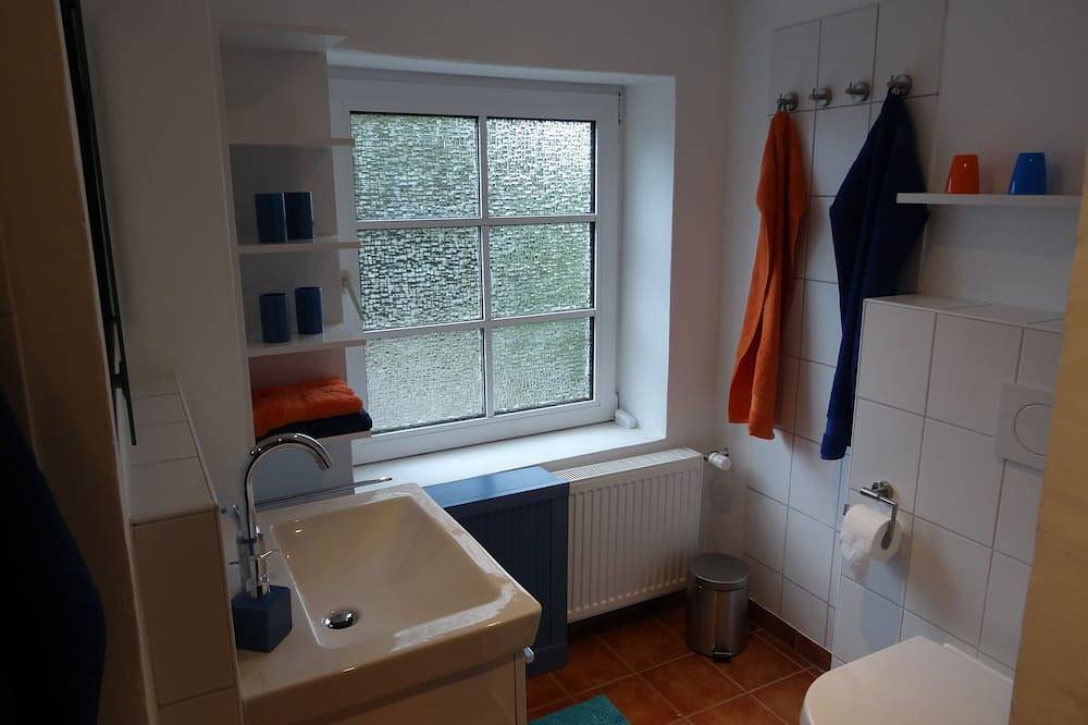 Ganze Wohnung, Urlaub am Meer im Reetdachhaus: Wlan frei, Garten, Sauna von 2022, Kamin in Geltinger Birk, Pommerby