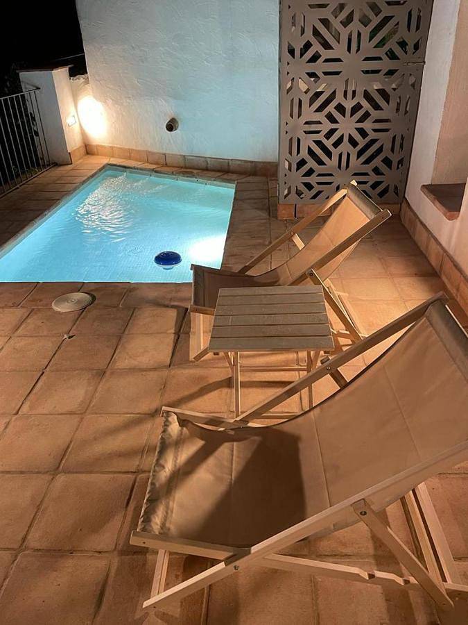 Apartamento para 4 personas, con piscina para niños y piscina además de vistas y balcón en Constantina
