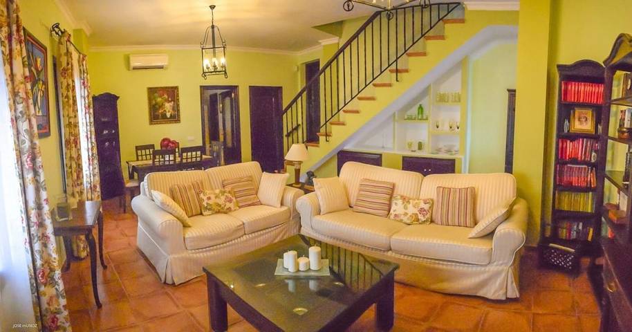 Apartamento para 10 personas, con Balcón además de Terraza y Vistas en Peñaflor