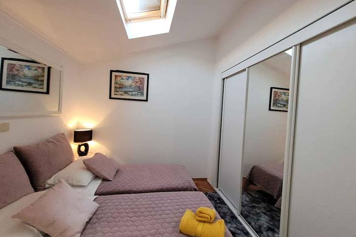 Apartamento entero, Apartamento de vacaciones con jardín de invierno y vista al mar in Pula-Medulin, Pula