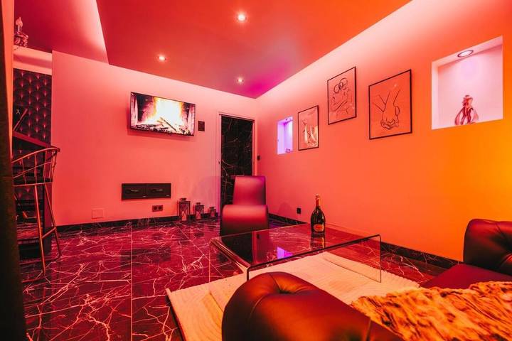 Gîte pour 2 personnes, avec sauna ainsi que terrasse et jacuzzi à Broglie