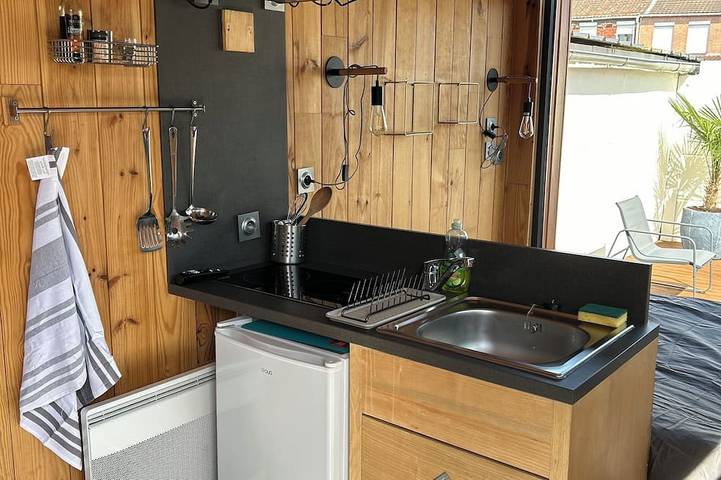 Lodge with private terrace. Absolute peace and quiet in the town center. in Valenciennes, Valenciennes region