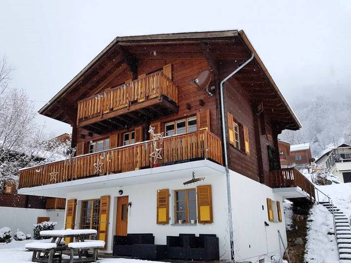 Ferienhaus für 8 Personen, mit Terrasse und Ausblick in Fiesch