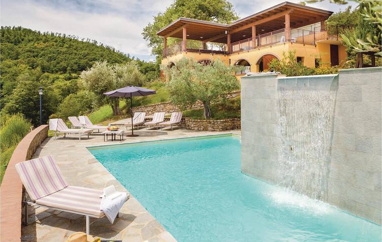 Appartement au bord de la piscine avec parking, cuisine et vue sur la rivière in Umbertide, Valtiberina
