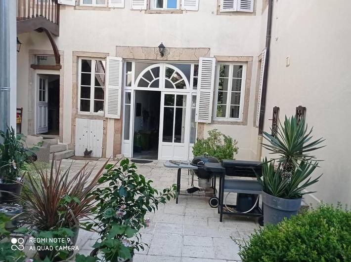 Location de vacances pour 4 personnes, avec Terrasse ainsi que Jardin et Piscine à Saint-Jean-de-Losne