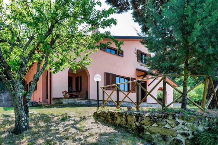 Casa vacanza per 9 persone, con Balcone e Giardino nonché Vista lago in Lago Trasimeno