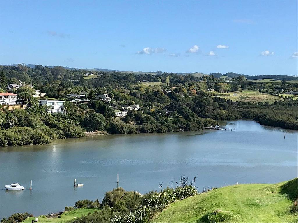 Ganze Wohnung, Stunning water views in a peaceful setting with all the comforts of home. in Kerikeri, Bay Of Islands