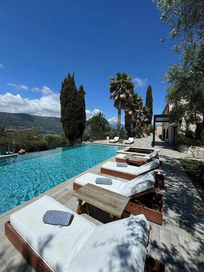Chambre d’hôte pour 2 personnes, avec jacuzzi ainsi que piscine et jardin à Nice - 2
