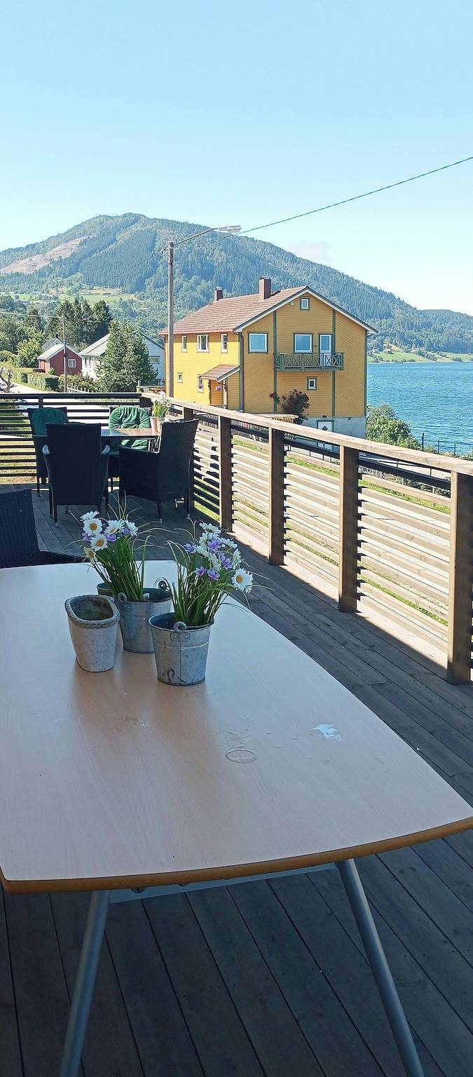 Renoviertes Gebetshaus mit Fjordblick in Vågstranda in Vågstranda, Rauma (Norwegen)