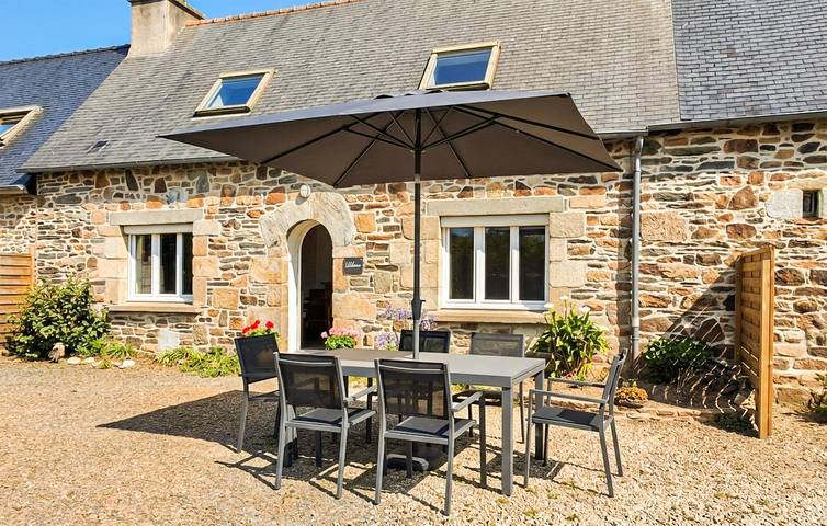 Appartement confortable avec jardin et parking, à 2,5 km de Kermaria-Sulard in Rospez, Région de Lannion