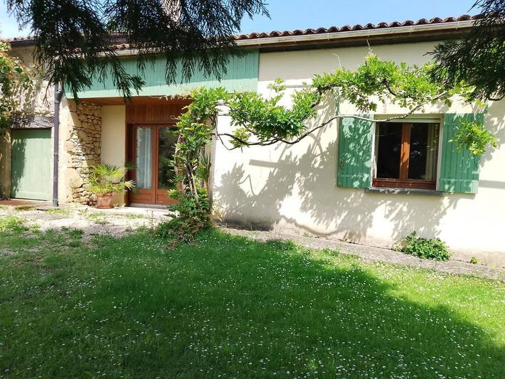 Location de vacances pour 6 personnes, avec piscine ainsi que vue et jardin, animaux acceptés à Montcaret - 3