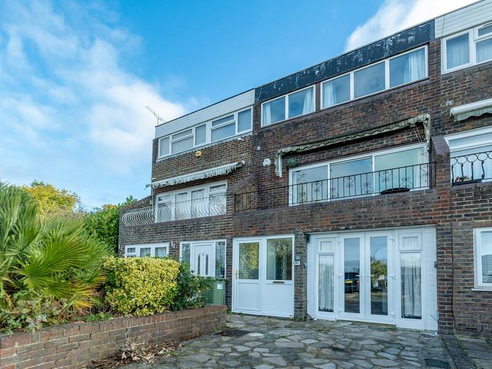 Glamping for 8 people, with garden in Essex