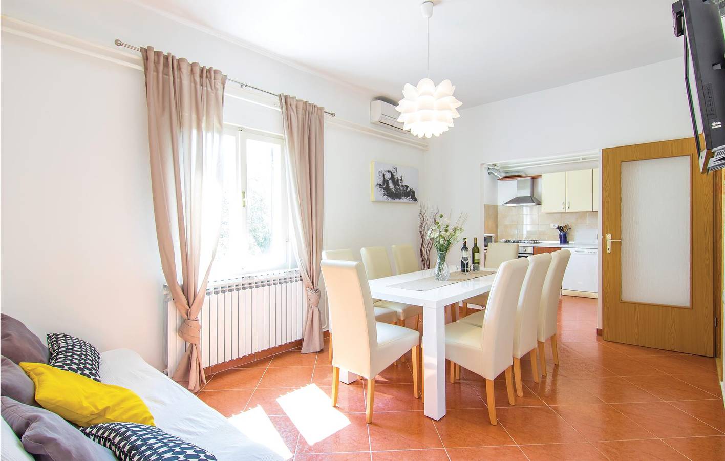 Reizendes Apartment mit einem Schlafzimmer und Pool in der Nähe des Stadtzentrums von Kršan in Kršan, Ostküste Istrien