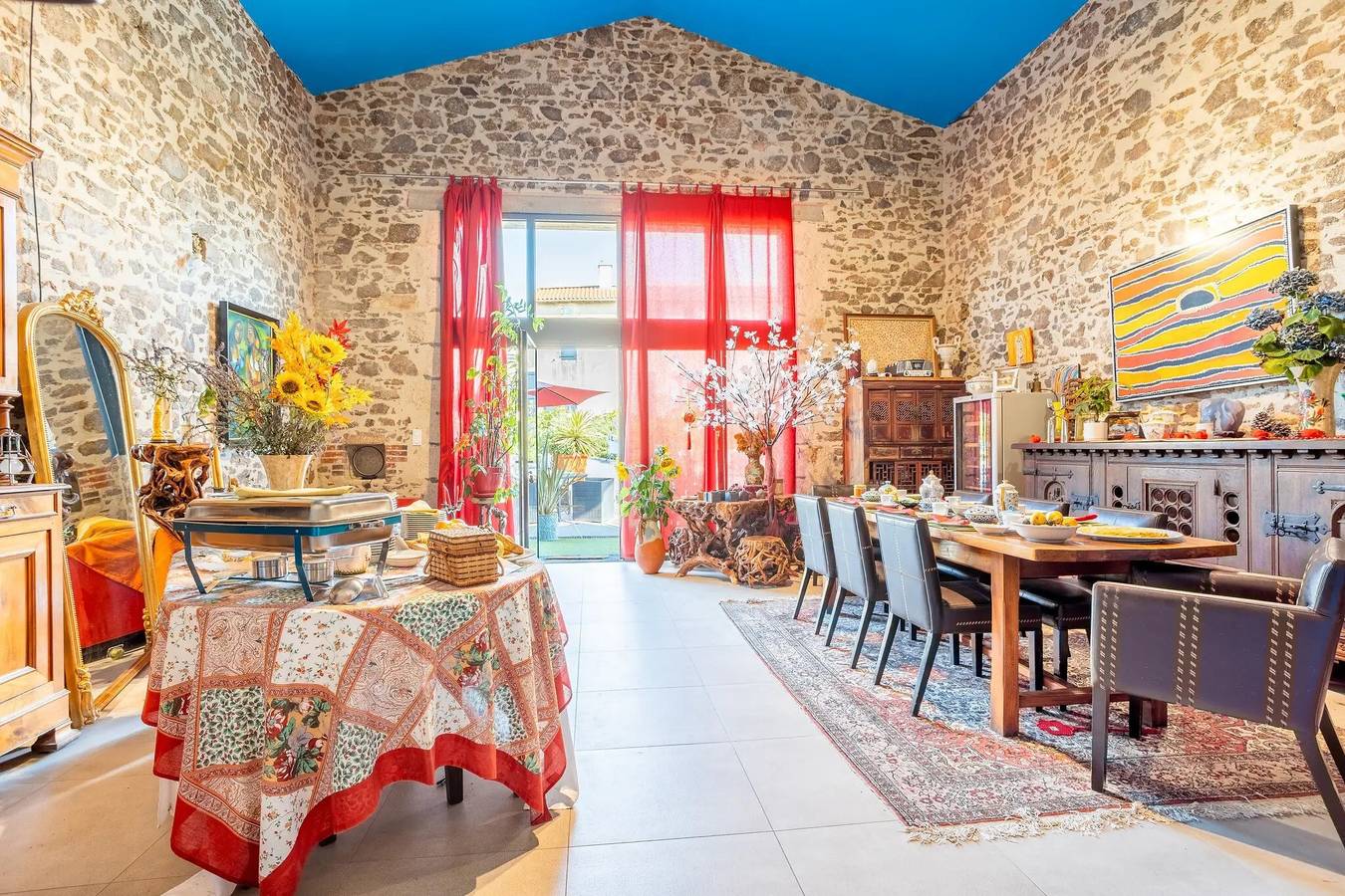 Bed and Breakfast 'Les Philous Gourmands - La Rochelle' with Private Garden and Wi-Fi in Saint-Michel-Mont-Mercure, Fontenay-le-Comte