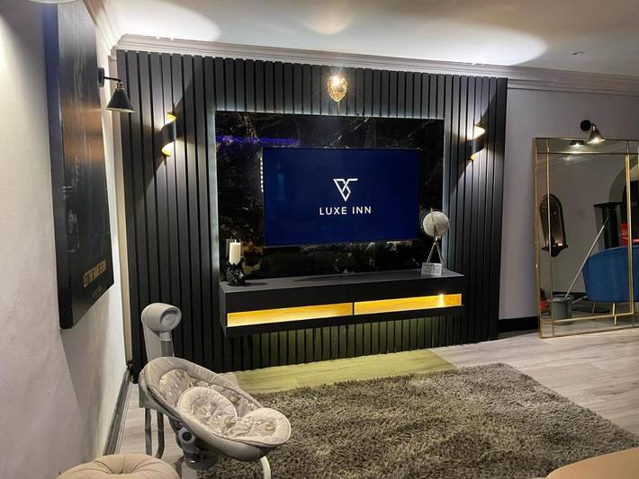 Holiday rental for 11 people, with hot tub and garden in Slough