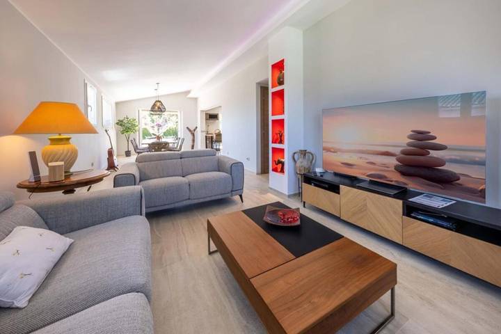 Villa pour 8 personnes, avec piscine ainsi que jardin et sauna à Villeneuve-Loubet - 4
