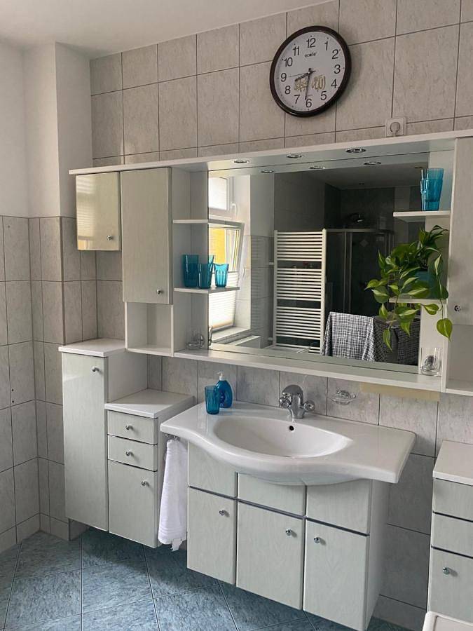 Ganze Wohnung, Three-Bedroom Apartment in Aue, Erzgebirge