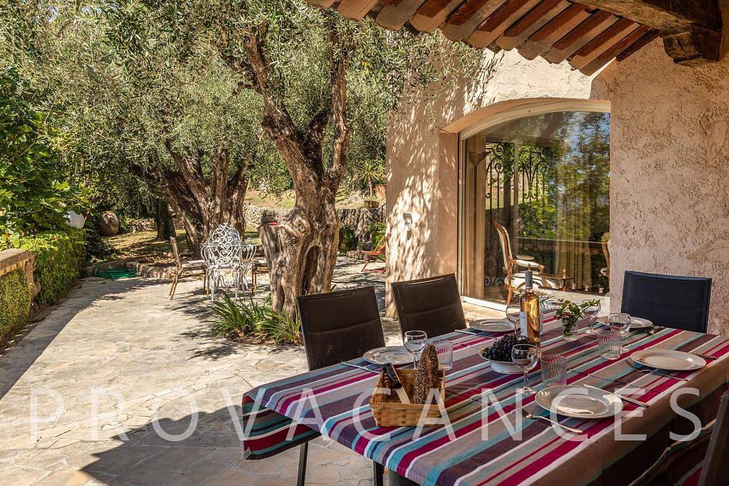 Feriehus med inngjerdet basseng i Mougins in Mougins, Cannes region