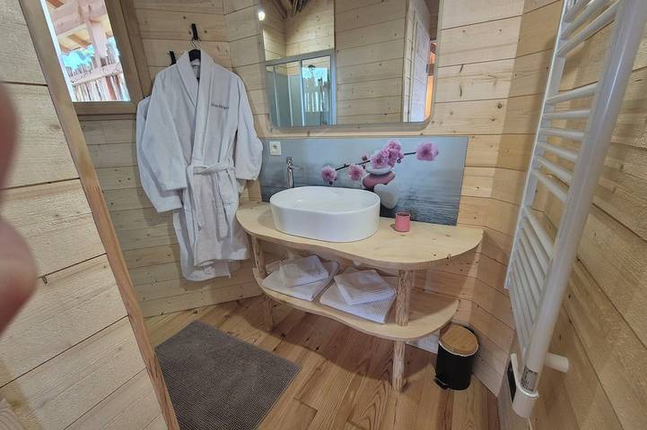 Nids en Perigord, cabane perchée avec Spa à 10min de Sarlat in Saint-Geniès, Périgord Noir