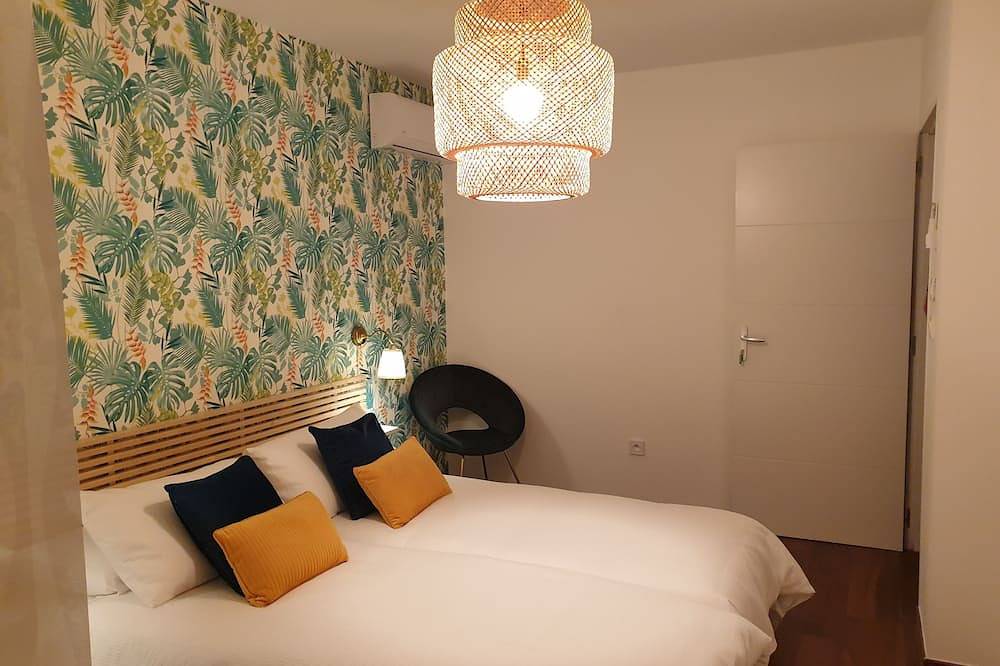Maison climatisée au coeur de village très calme avec piscine privée in Puget-Ville, Côte méditerranéenne (France)
