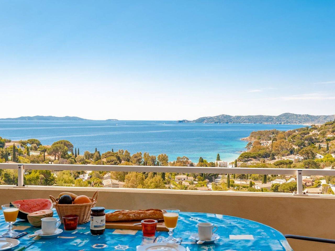 Appartement entier, Appartement chaleureux avec terrasse et parking au Lavandou in Plage d'Aiguebelle, Le Lavandou