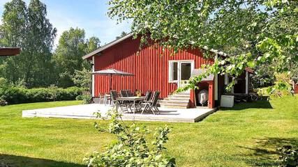 Ferienhaus für 2 Personen, mit Whirlpool und Garten sowie Sauna und Balkon in Östergötland