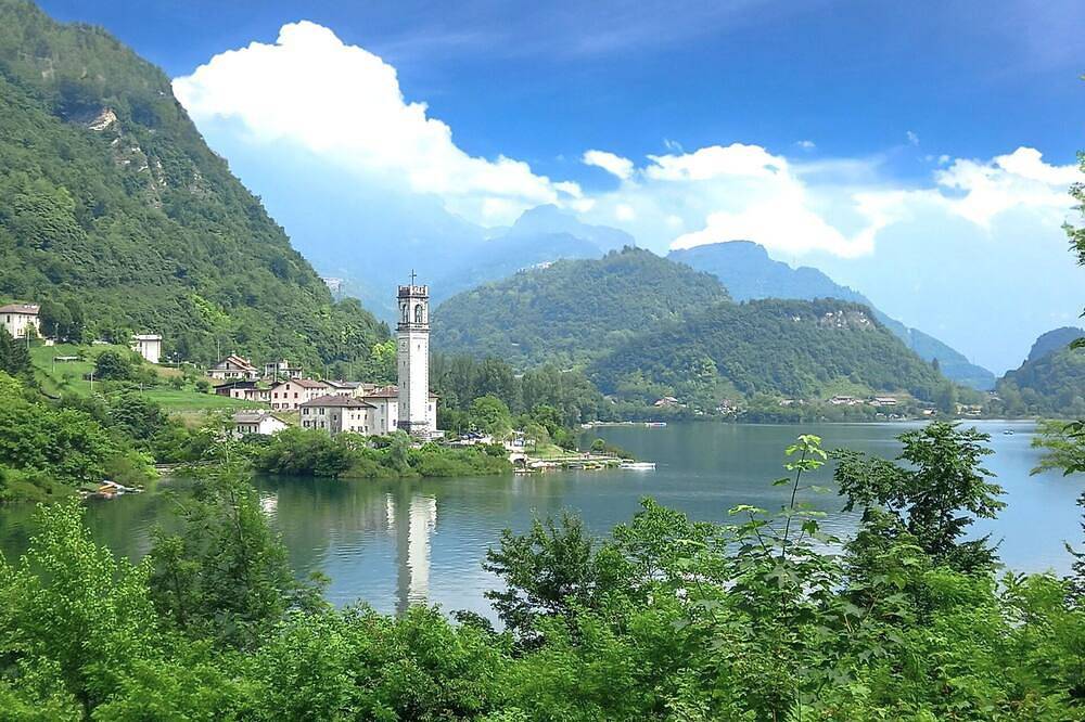 Apartamento entero, Precioso apartamento para 5 personas con A/C, Wifi, Tv, terraza y mascotas permitida in Feltre, Grupo Cimonega