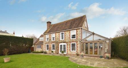 Holiday Rental for 8 People in Funtington, West Sussex, Photo 1