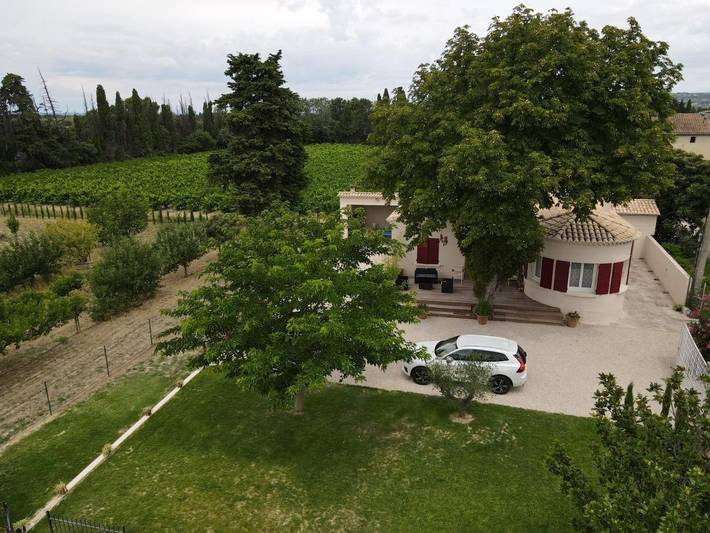 Location de vacances pour 8 personnes, avec piscine ainsi que vue et jardin à Travaillan - 2