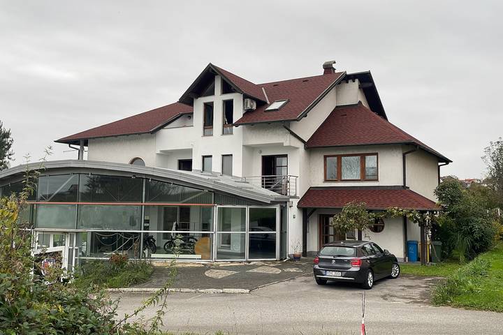 Ganze Wohnung, Two bedroom apartment with terrace Karlovac -a in Karlovac, Karlovac und Umgebung