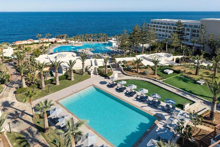 Resort, con Balcone e Terrazza nonché Giardino e Piscina per bambini a Creta