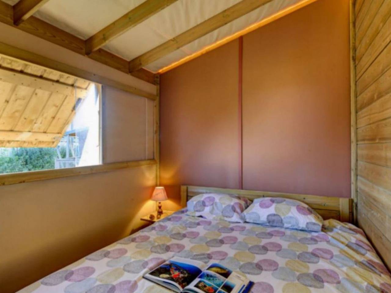Tente en toile et bois avec terrasse pour 4 personnes in Sainte-Marie-du-Mont, Région de Cherbourg