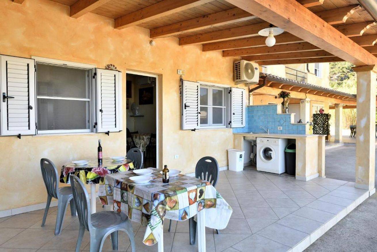 Geheel appartement, Vakantieappartement voor 6 personen met balkon/terras in Tertenia, Provincie Ogliastra