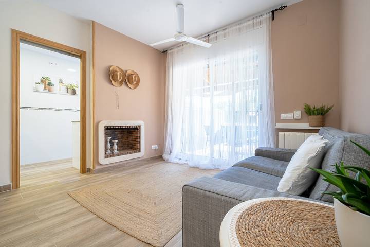 Ferienhaus „Another Day in Paradise“ mit Bergblick, Pool und Wlan in Calafell, Costa Dorada