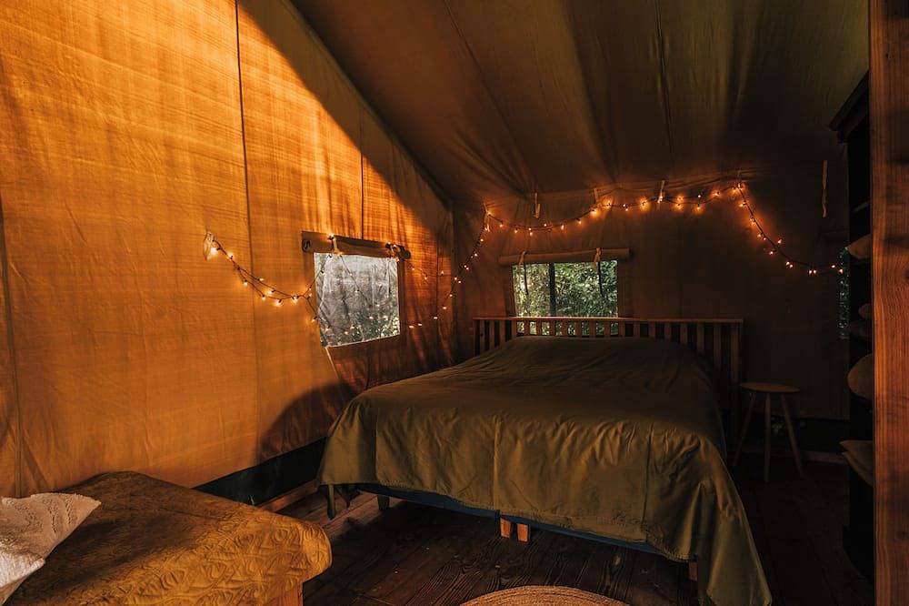 Beautiful luxury furnished tent in the countryside in Bourtanger Moor