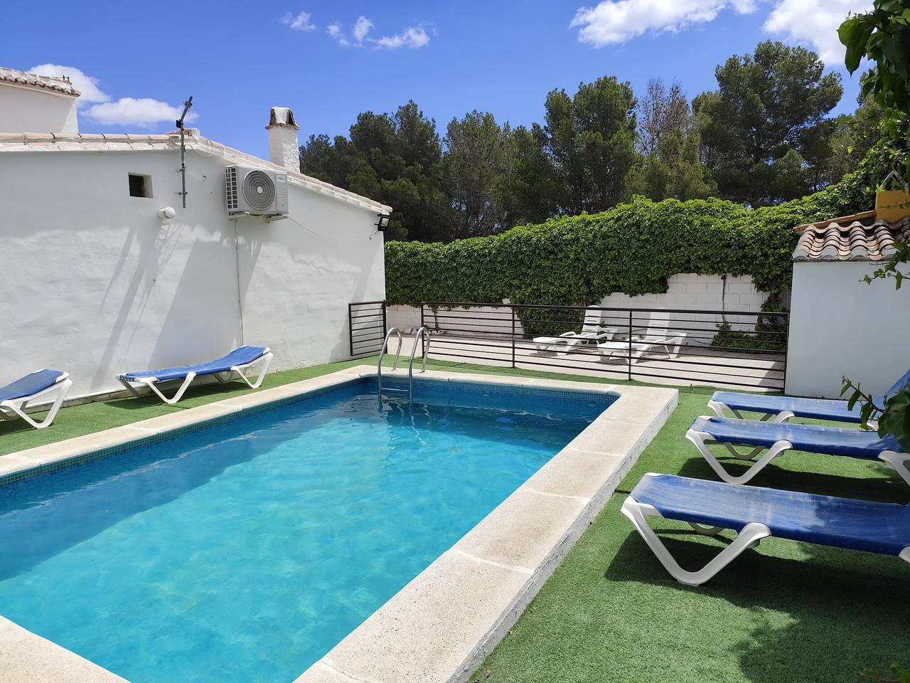 Casa En Montañas Tranquilas Con Piscina, Terraza, Jardín Y Wi-Fi in El Borge, Costa del Sol