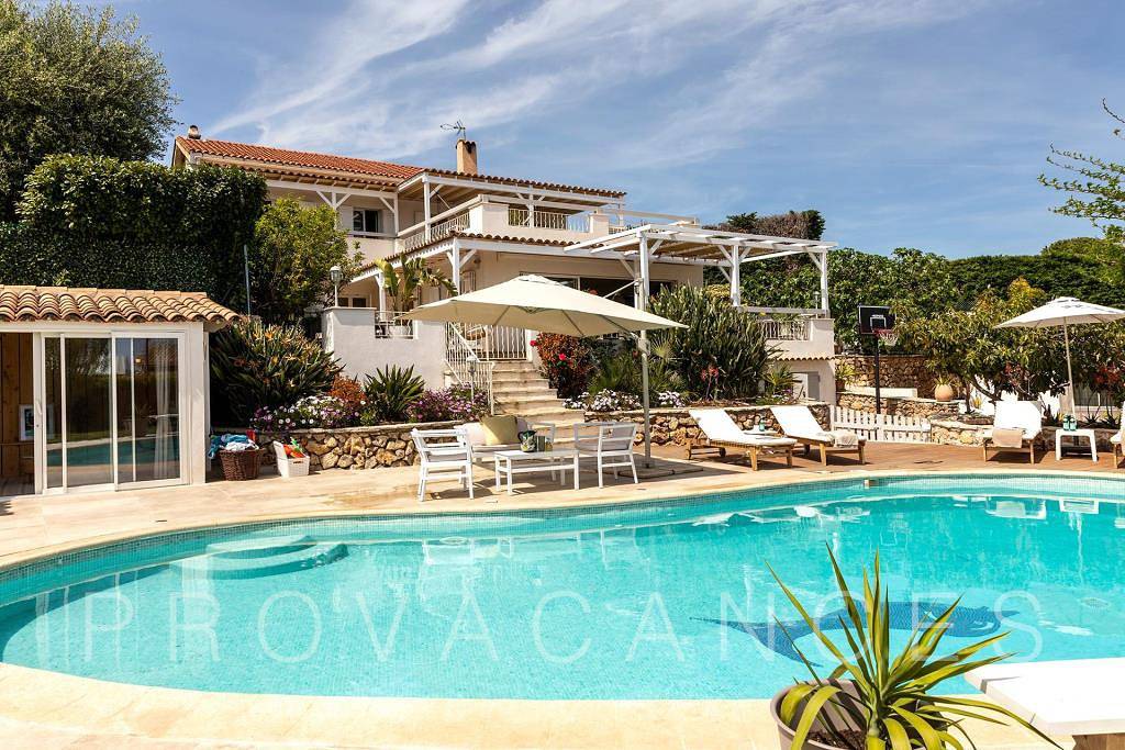 Villa in Golfe-Juan mit Aussicht auf das Mittelmeer und Cap d'Antibes in Vallauris, Cannes und Umgebung