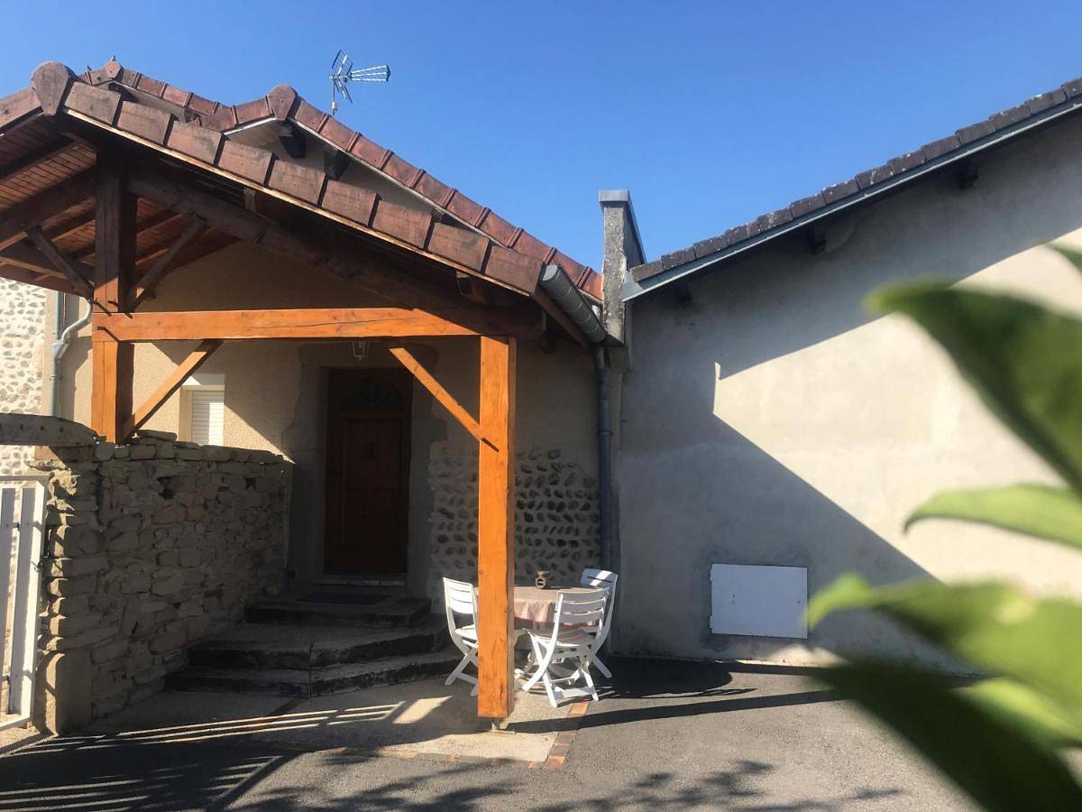 Appartement entier, One-Bedroom Apartment in Saint-Hilaire-du-Rosier, Isère
