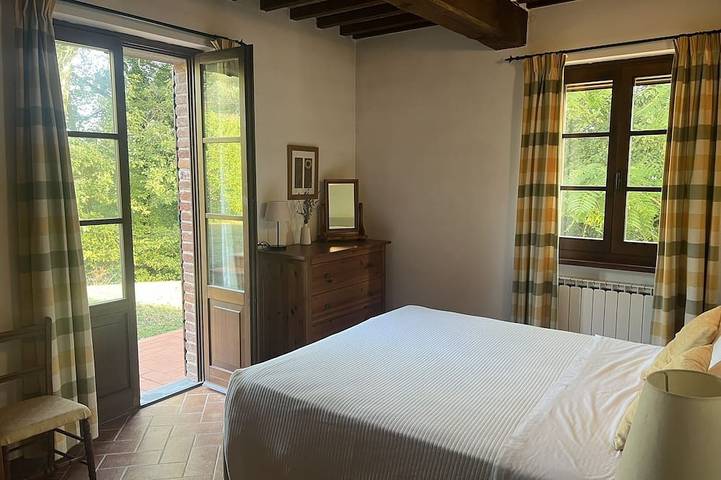 Secluded Villa, private heated Pool, Wi-fi and TV. Secure Payment in Civitella in Val di Chiana, Chianti