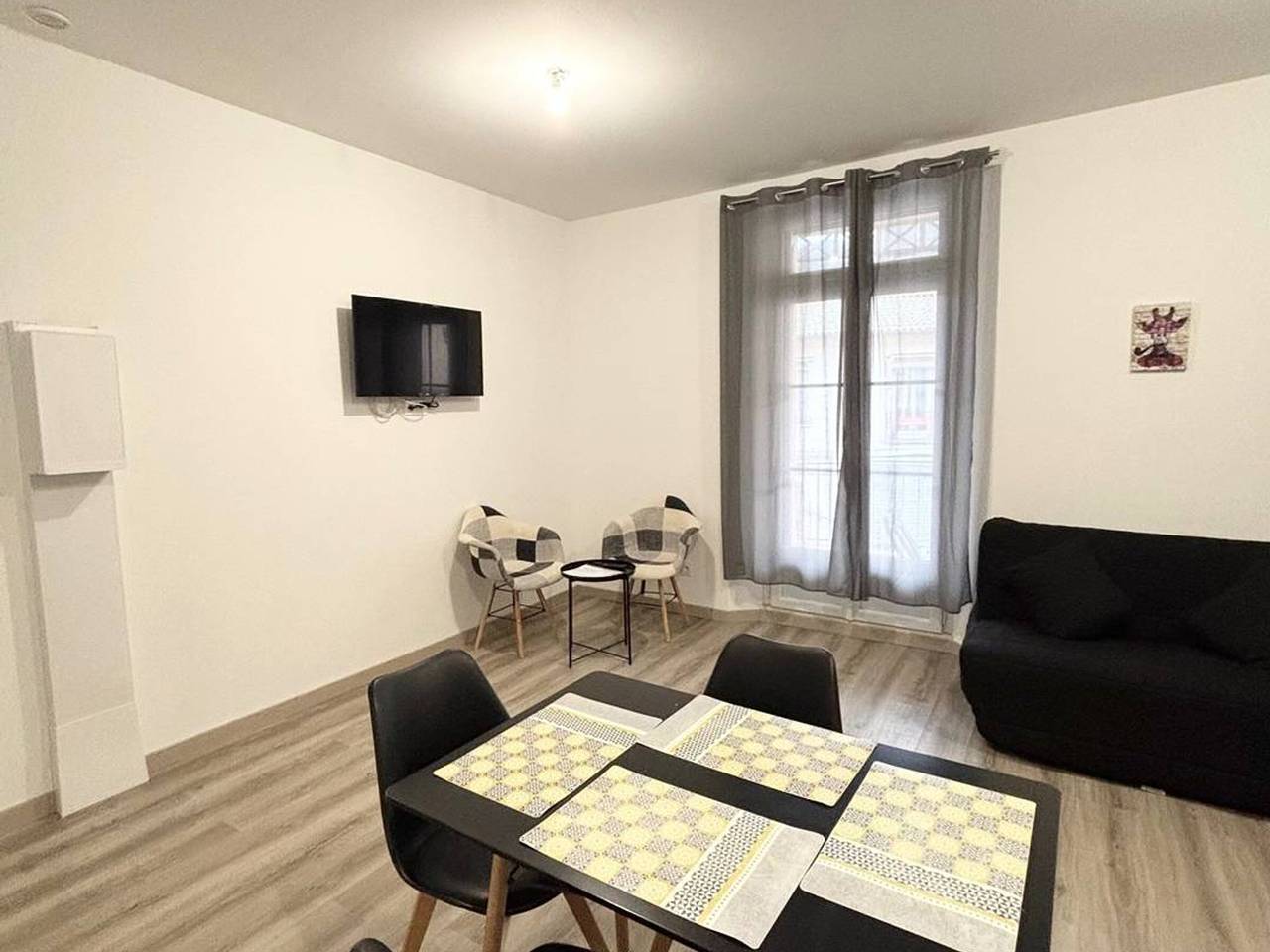 Appartement entier, F2 meublé avec balcon, clim, Wifi, animaux admis - 50m des thermes in Amélie-les-Bains-Palalda, Région de Céret