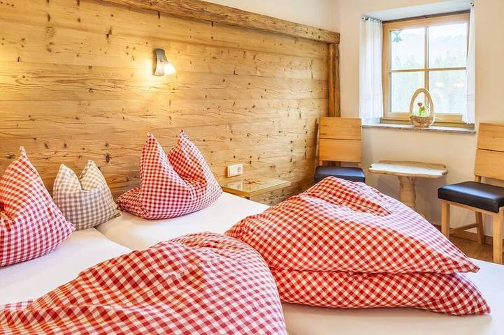 Ferienwohnung Ellmausteinblick - Wohlfühlbauernhof Bambichlgut in Fuschl am See, Bezirk Salzburg-Umgebung
