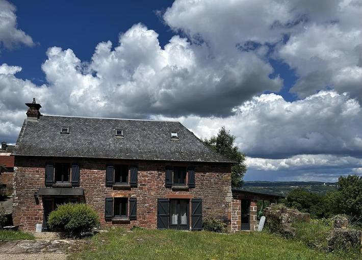 Location de vacances pour 8 personnes, avec Terrasse ainsi que Jardin et Vue à Lagleygeolle