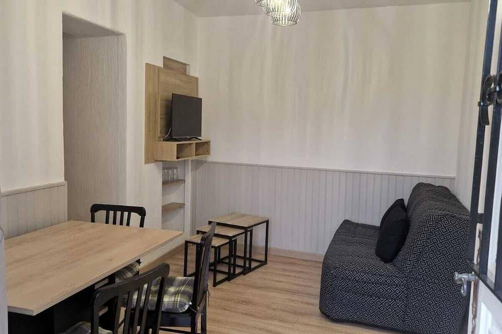 Entire apartment, Rental apartment near Ceret in Reynès, Céret region