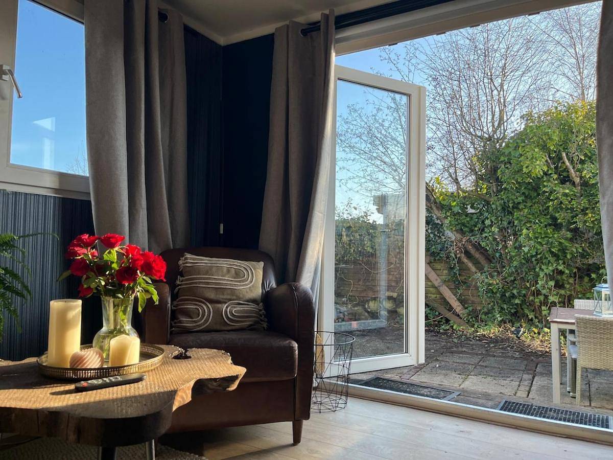 Lakehouse 20m from Amsterdam! Fireplace & Cinema in Vinkeveen, Groene Hart
