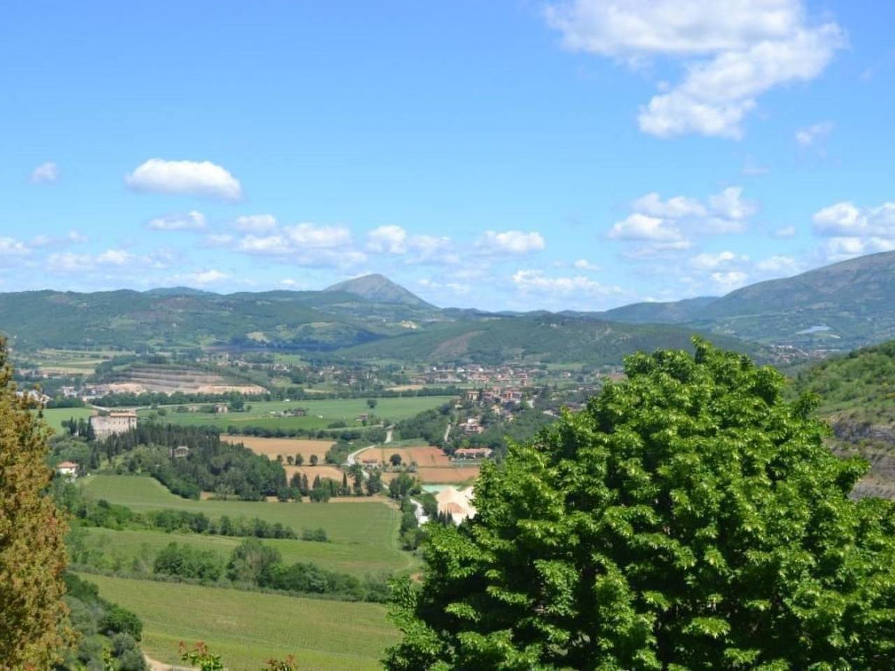 Altes Steinhaus mit Garten in Corciano, Provincia de Perugia