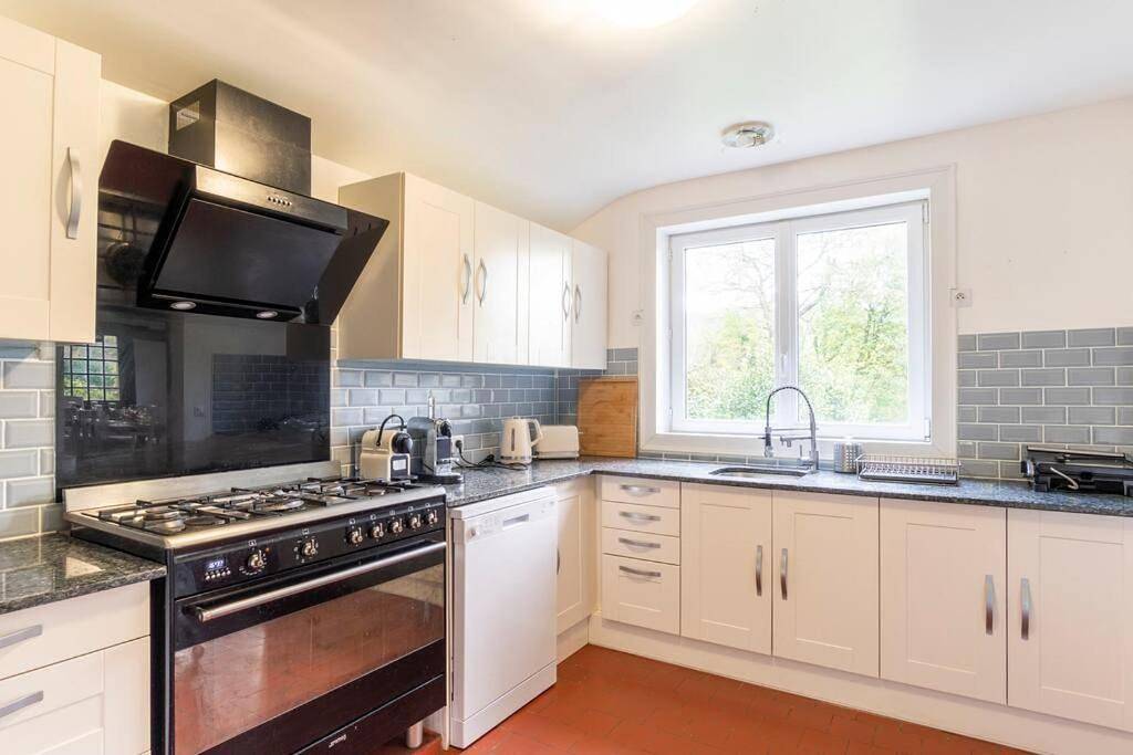 Dream 6-bedroom Villa with private tennis court in Le Tilleul, Le Havre und Umgebung