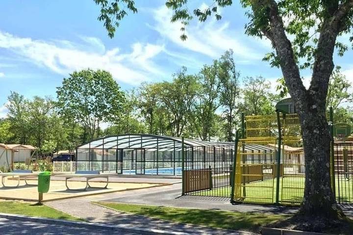 Maison de vacances pour 6 personnes, avec terrasse ainsi que piscine et jardin