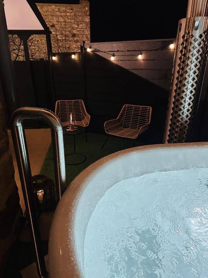 Location de vacances pour 4 personnes, avec terrasse et jacuzzi à Saint-Laurent-d'Andenay - 3